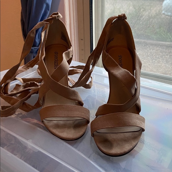 Shoe Dazzle Shoes - Cute wedge wrap arounds